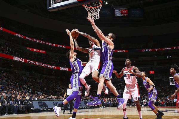 王大雷晒和女儿一起跳舞的视频，韦世豪：有点卡哇伊了（王大雷分享与女儿共舞视频，韦世豪留言：有点卡哇伊）