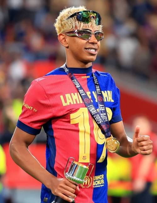 队记：马刺22天内有20天处于客场征程，旅程超越五千英里（队记：马刺22天里有20天奔赴客场，累计行程超5000英里）