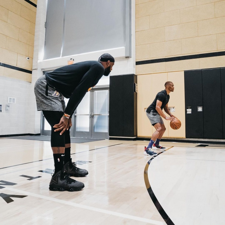 2025年最难入手的科比球鞋！布伦森Kobe 6 PE仅限量发售9000双（2025年最难抢的Kobe球鞋来了：布伦森Kobe 6 PE限量9000双发售）