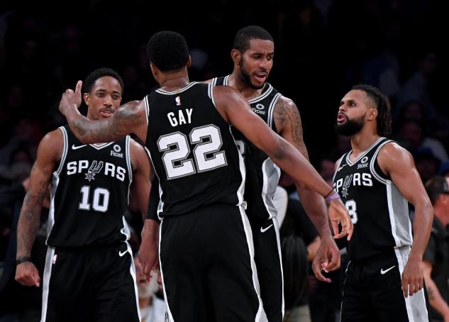 科尔：格林将在当地时间周日归队，但能否出战尚待队医决定（科尔：格林周日归队，是否出战由队医决定）