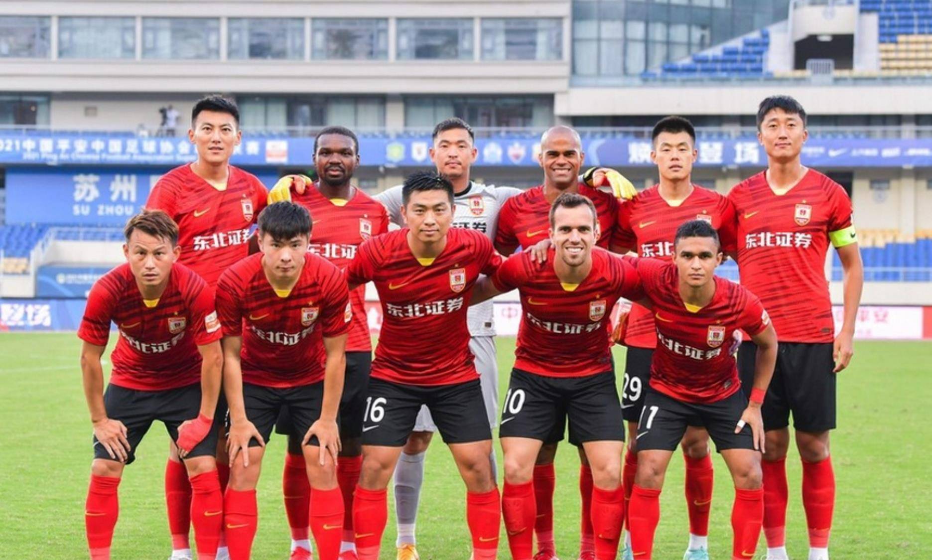 FM26逆天Bug，外场球员“闪现”至门前挡出对方主罚的点球（FM26离谱BUG：外场球员瞬移到门前，直接封堵对手点球）
