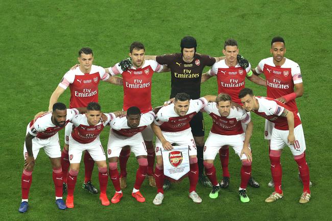 赶紧买断吧！老詹完全不设防 湖人内部矛盾随时会爆（迅速买断吧！詹姆斯毫无防守，湖人更衣室随时炸锅）