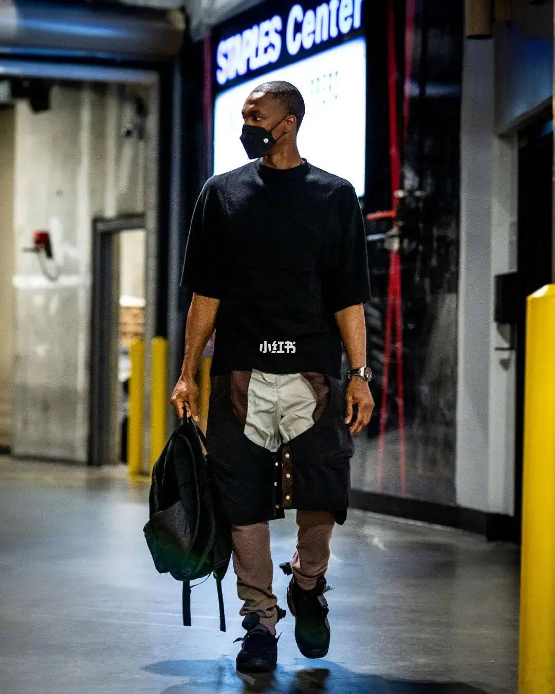 本轮欧冠最佳阵容：诺伊尔、福登、奥斯梅恩、梅里诺在列（欧冠本轮最佳阵容出炉：诺伊尔、福登、奥斯梅恩、梅里诺入选）