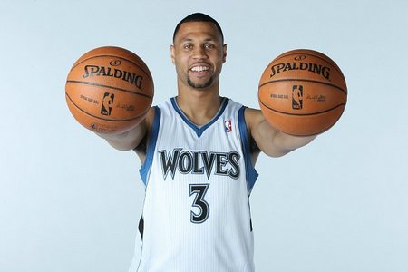 海廷加：奥斯梅恩和伊布、德罗巴一样强大，始终是一个威胁（海廷加：奥斯梅恩与伊布、德罗巴同级，始终充满威胁）